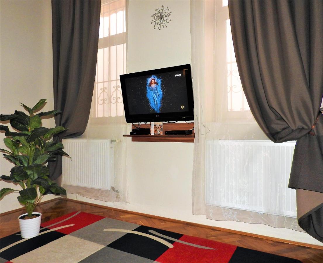 Nora Studio Apartman - Eger Apartment Exterior photo